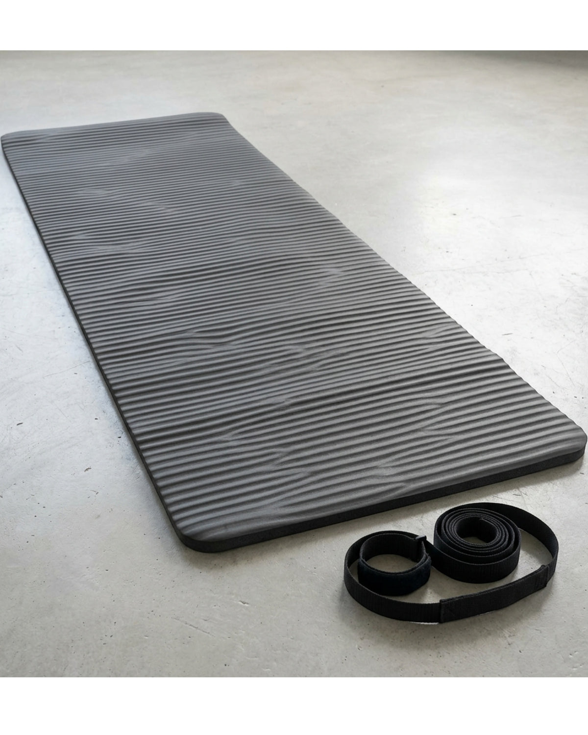 Wvkmbn Extra Thick NBR Comfort Yoga Mat Graphite - Lifestyle view