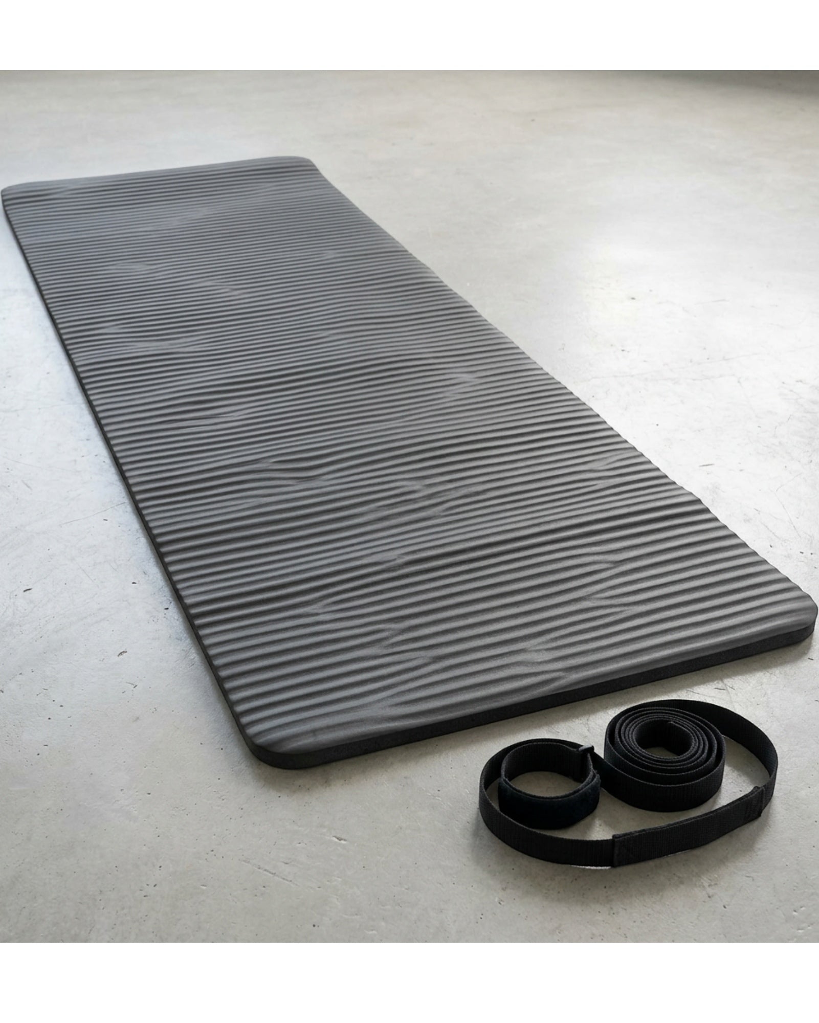 Wvkmbn Extra Thick NBR Comfort Yoga Mat Graphite - Lifestyle view